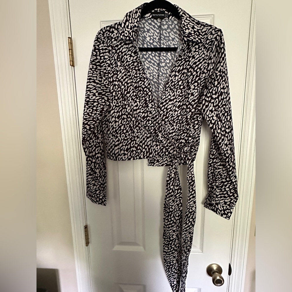 PrettyLittleThing Black and White Wrap Blouse